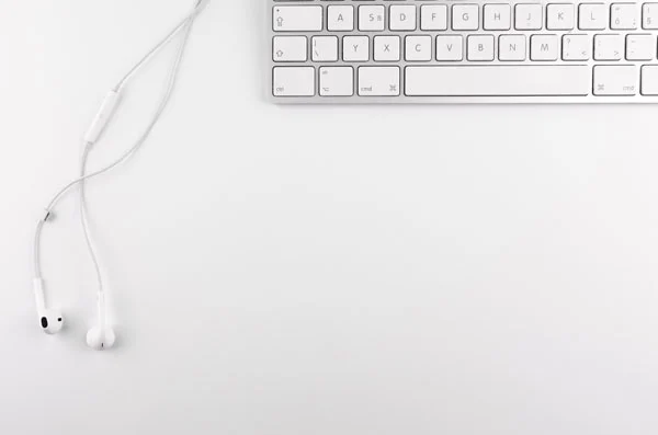 Białe gadżety Apple